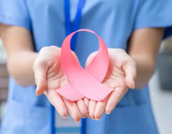 apakah kanker payudara menular