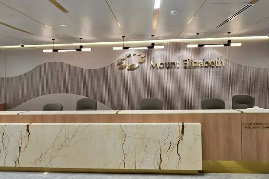 Meja Resepsionis di Mount Elizabet Hospital