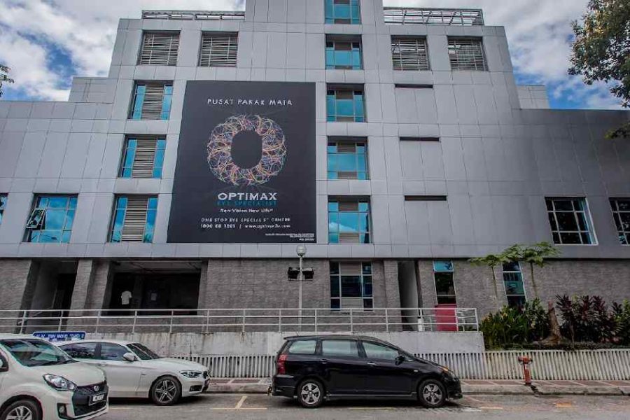 Tampak Luar Optimax Eye Specialist Centre
